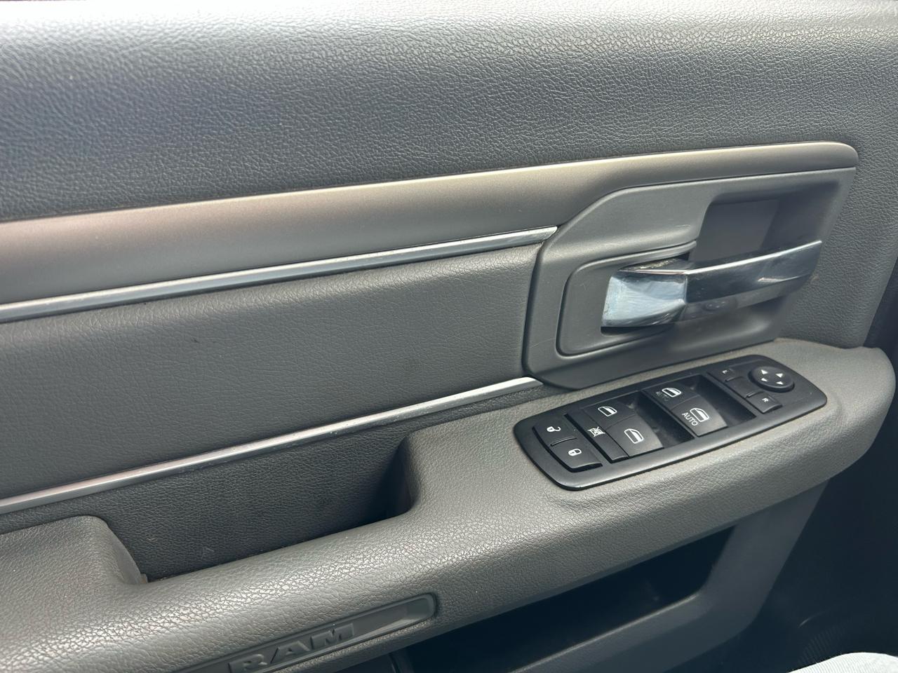 RAM 1500 SLT Quad Cab 4WD 2014