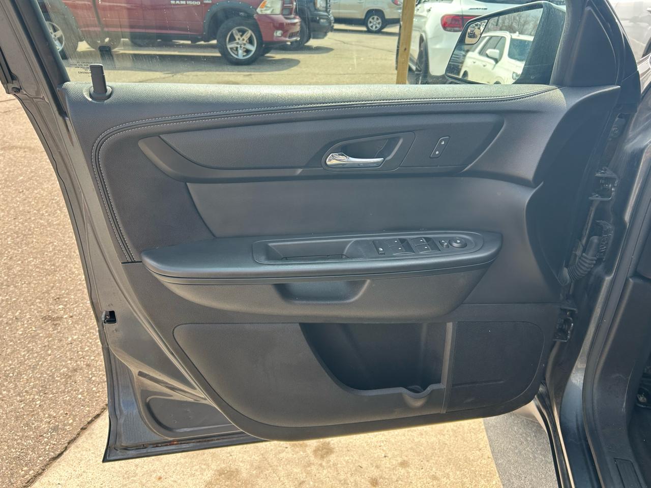 Chevrolet Traverse 1LT FWD 2013