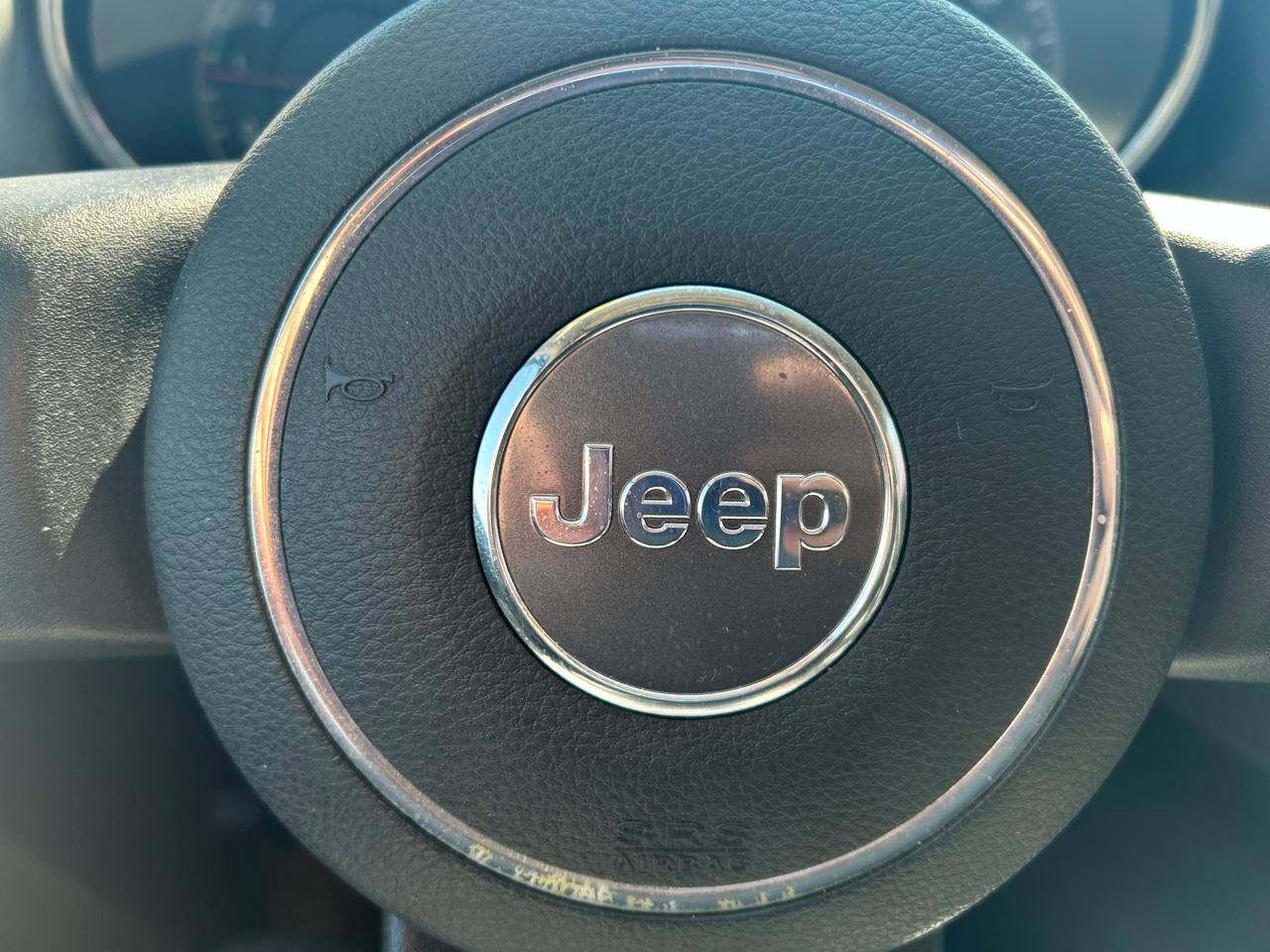 Jeep Grand Cherokee Laredo 4WD 2011