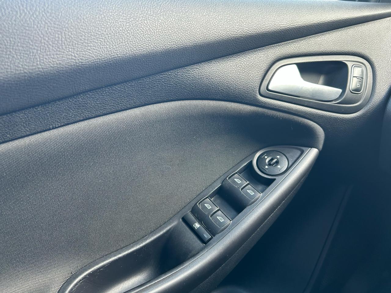 Ford Focus SE Hatch 2015