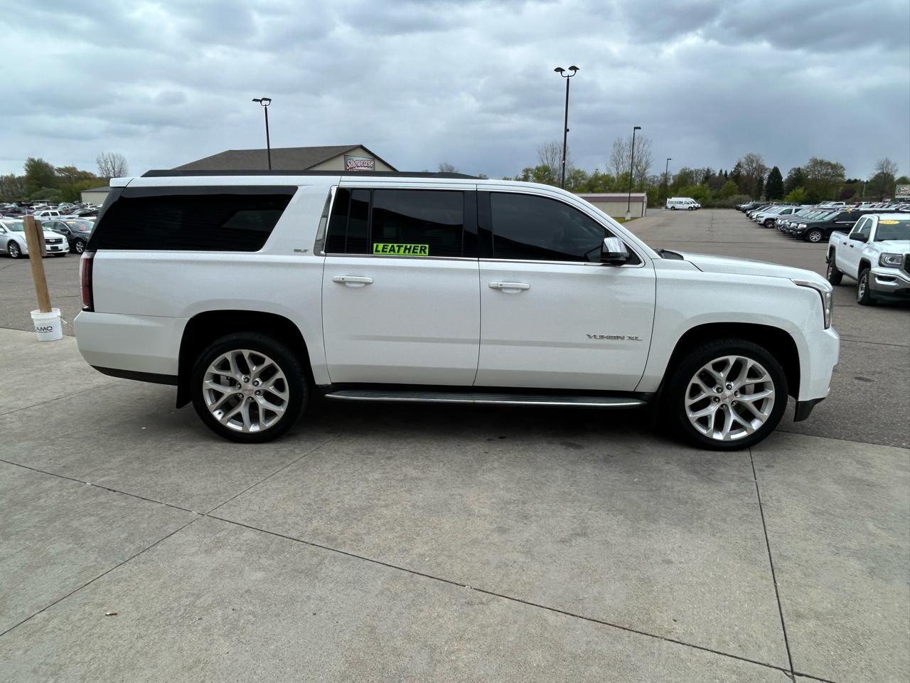GMC Yukon XL SLT 1/2 Ton 4WD 2015