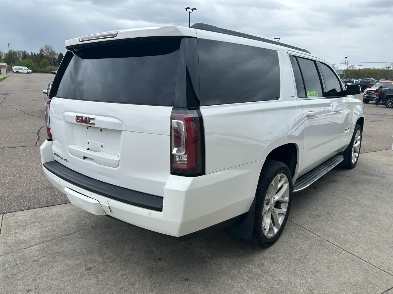 GMC Yukon XL SLT 1/2 Ton 4WD 2015