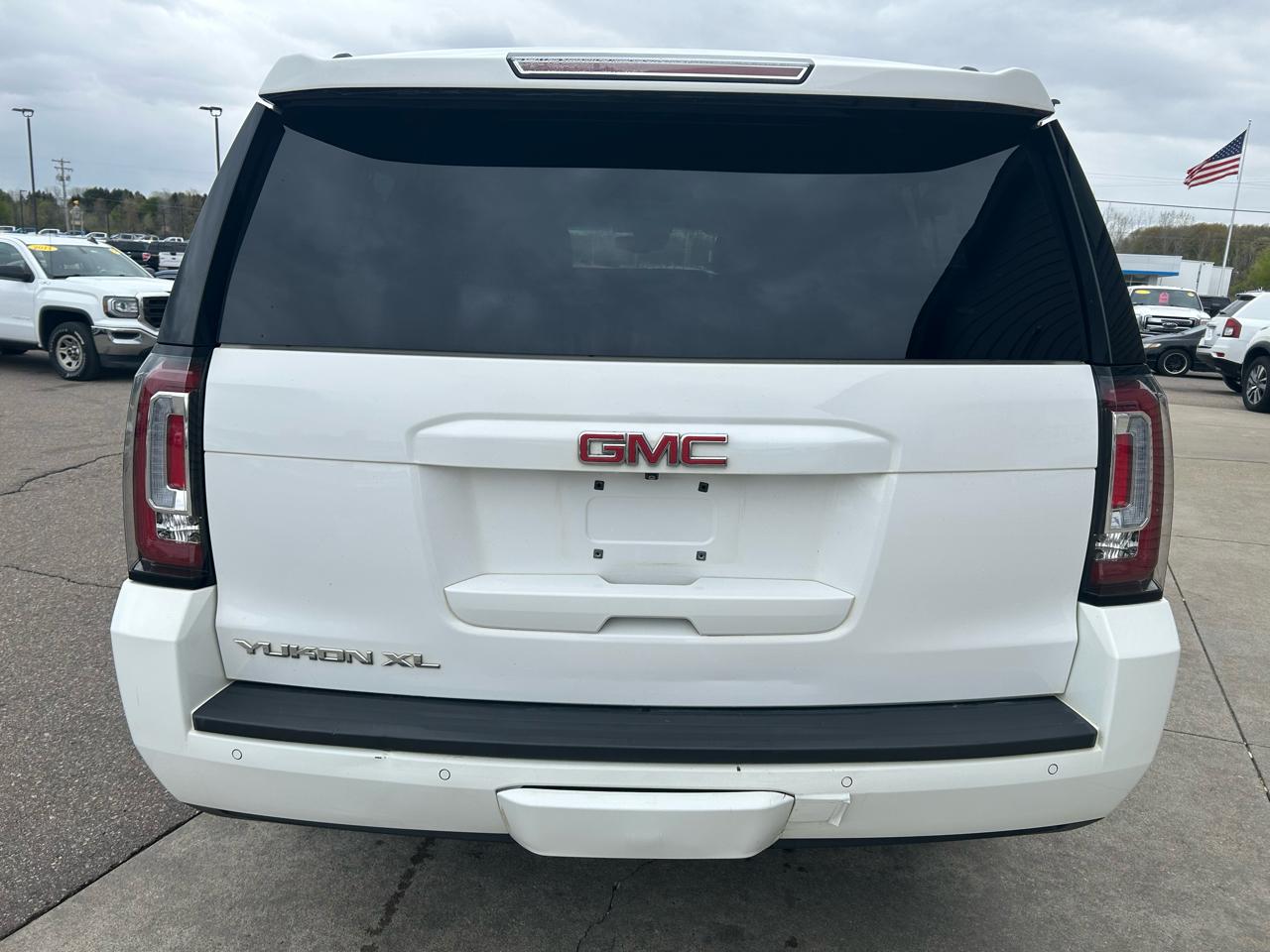 GMC Yukon XL SLT 1/2 Ton 4WD 2015