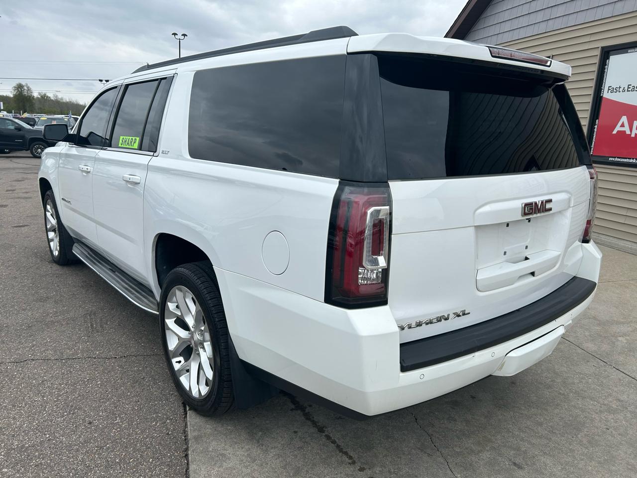 GMC Yukon XL SLT 1/2 Ton 4WD 2015