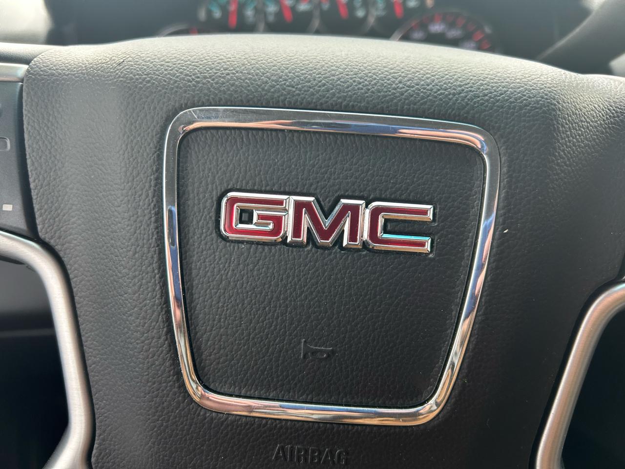 GMC Yukon XL SLT 1/2 Ton 4WD 2015
