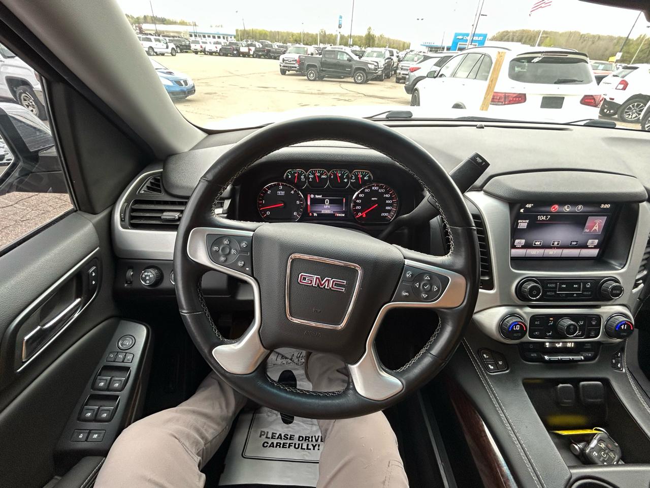 GMC Yukon XL SLT 1/2 Ton 4WD 2015