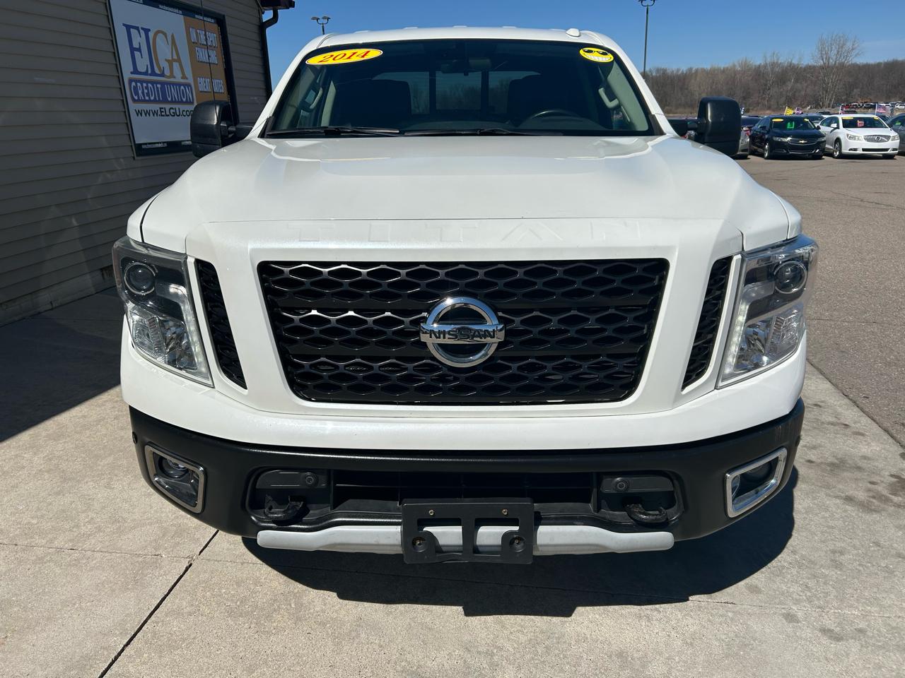 Nissan Titan Platinum Reserve Crew Cab 4WD 2017