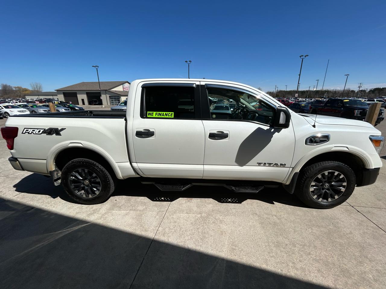 Nissan Titan Platinum Reserve Crew Cab 4WD 2017