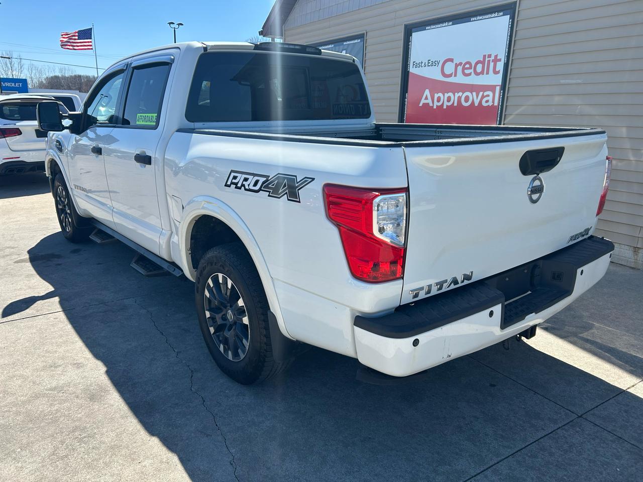 Nissan Titan Platinum Reserve Crew Cab 4WD 2017