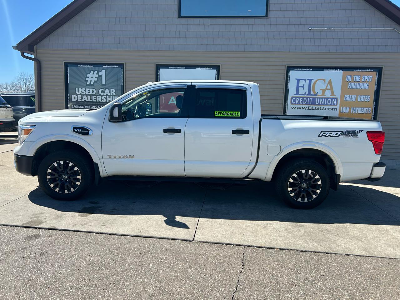 Nissan Titan Platinum Reserve Crew Cab 4WD 2017