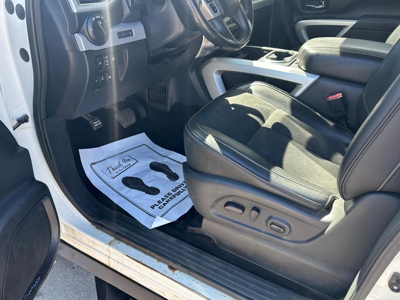 Nissan Titan Platinum Reserve Crew Cab 4WD 2017