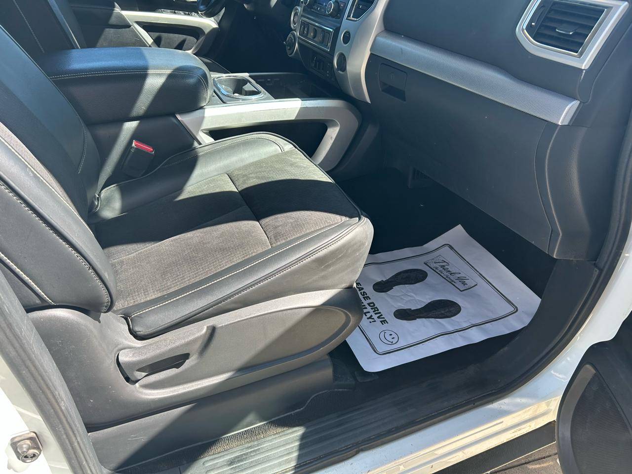 Nissan Titan Platinum Reserve Crew Cab 4WD 2017