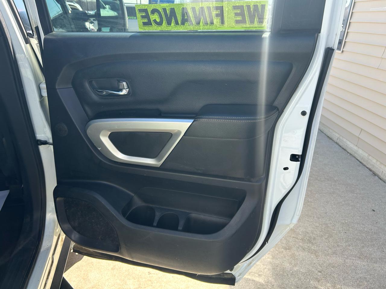 Nissan Titan Platinum Reserve Crew Cab 4WD 2017