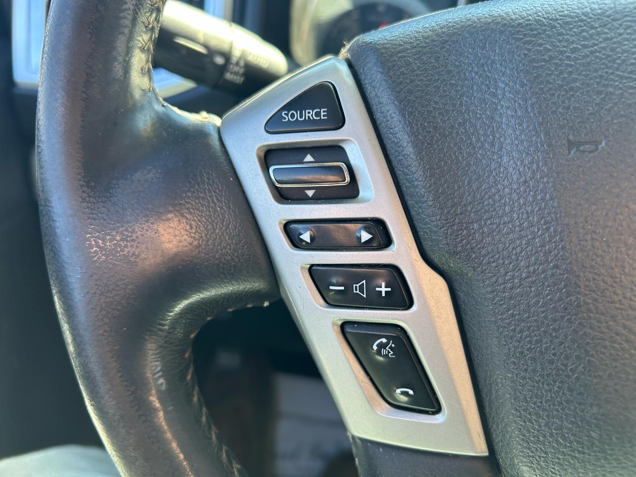 Nissan Titan Platinum Reserve Crew Cab 4WD 2017