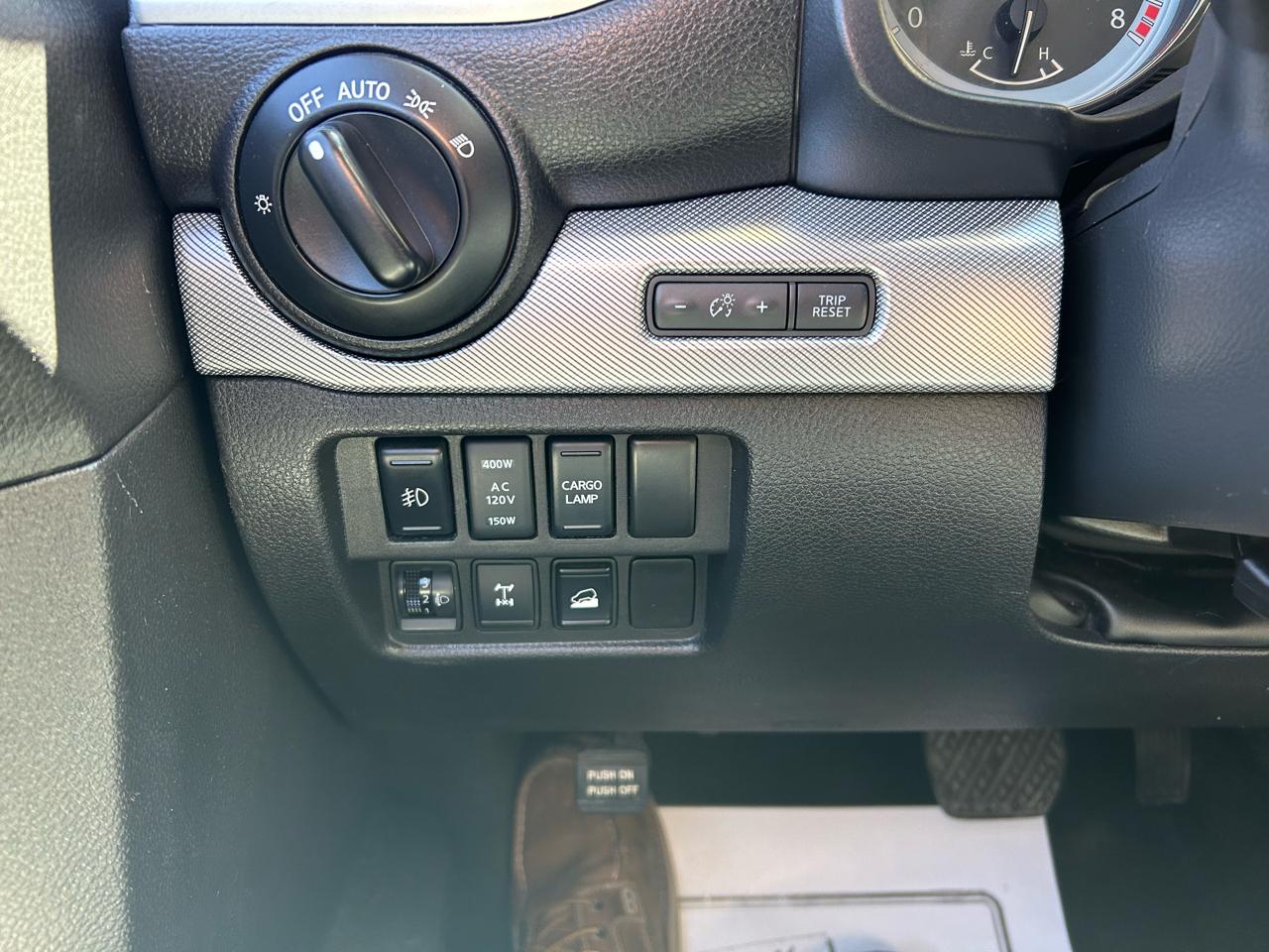 Nissan Titan Platinum Reserve Crew Cab 4WD 2017