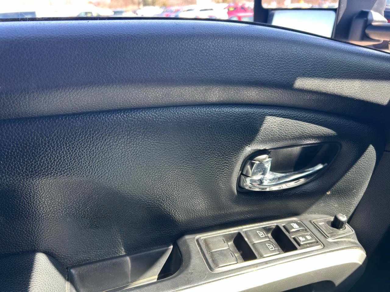 Nissan Titan Platinum Reserve Crew Cab 4WD 2017