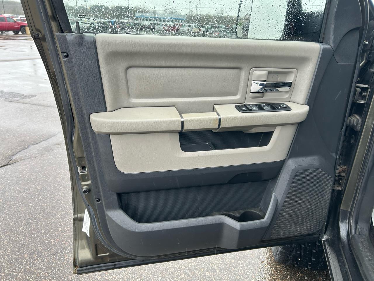 RAM 1500 SLT Quad Cab 4WD 2012