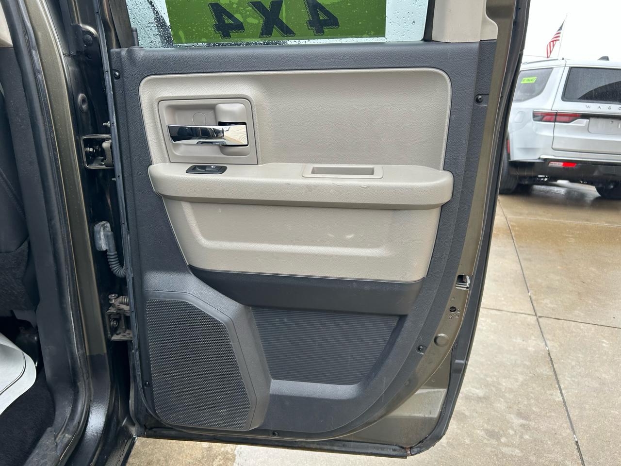 RAM 1500 SLT Quad Cab 4WD 2012