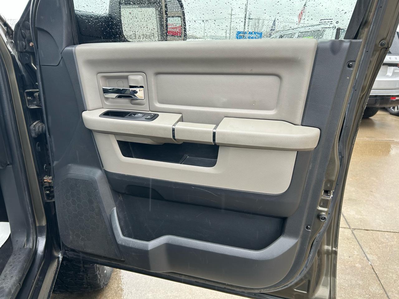 RAM 1500 SLT Quad Cab 4WD 2012