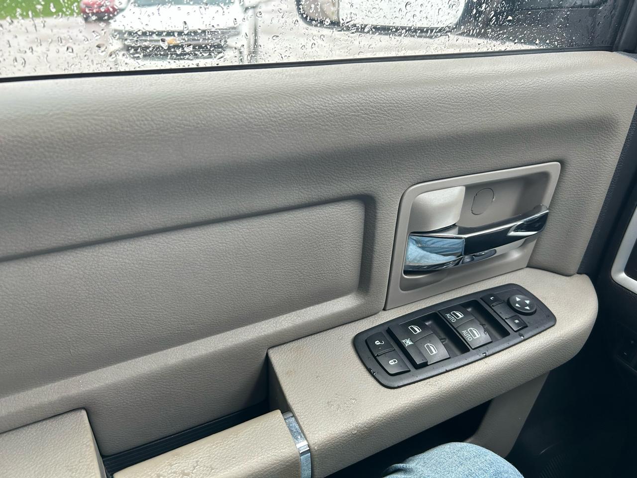 RAM 1500 SLT Quad Cab 4WD 2012