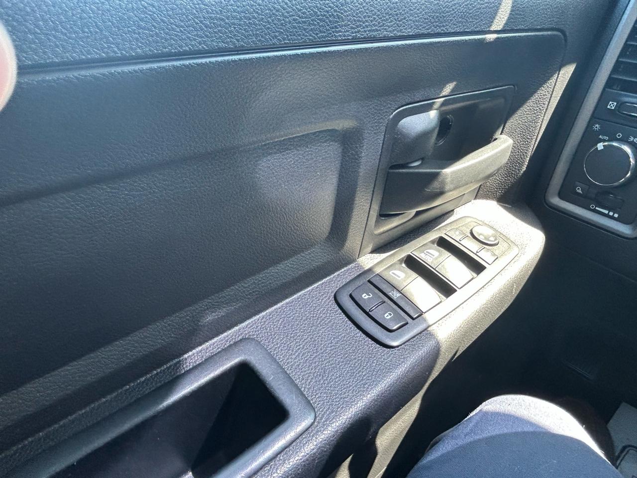 RAM 3500 Tradesman Crew Cab 4WD 2016