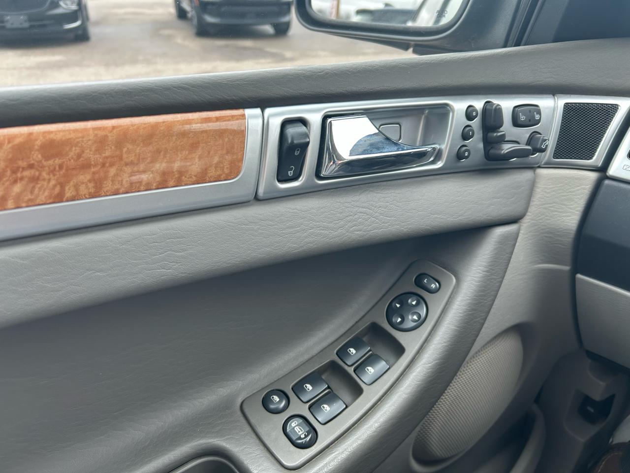 Chrysler Pacifica Limited FWD 2007