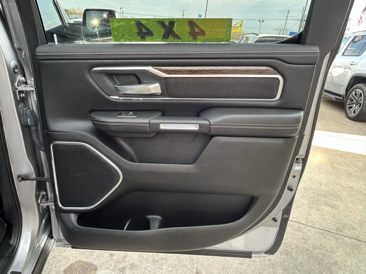 RAM 1500 Laramie Crew Cab SWB 4WD 2019