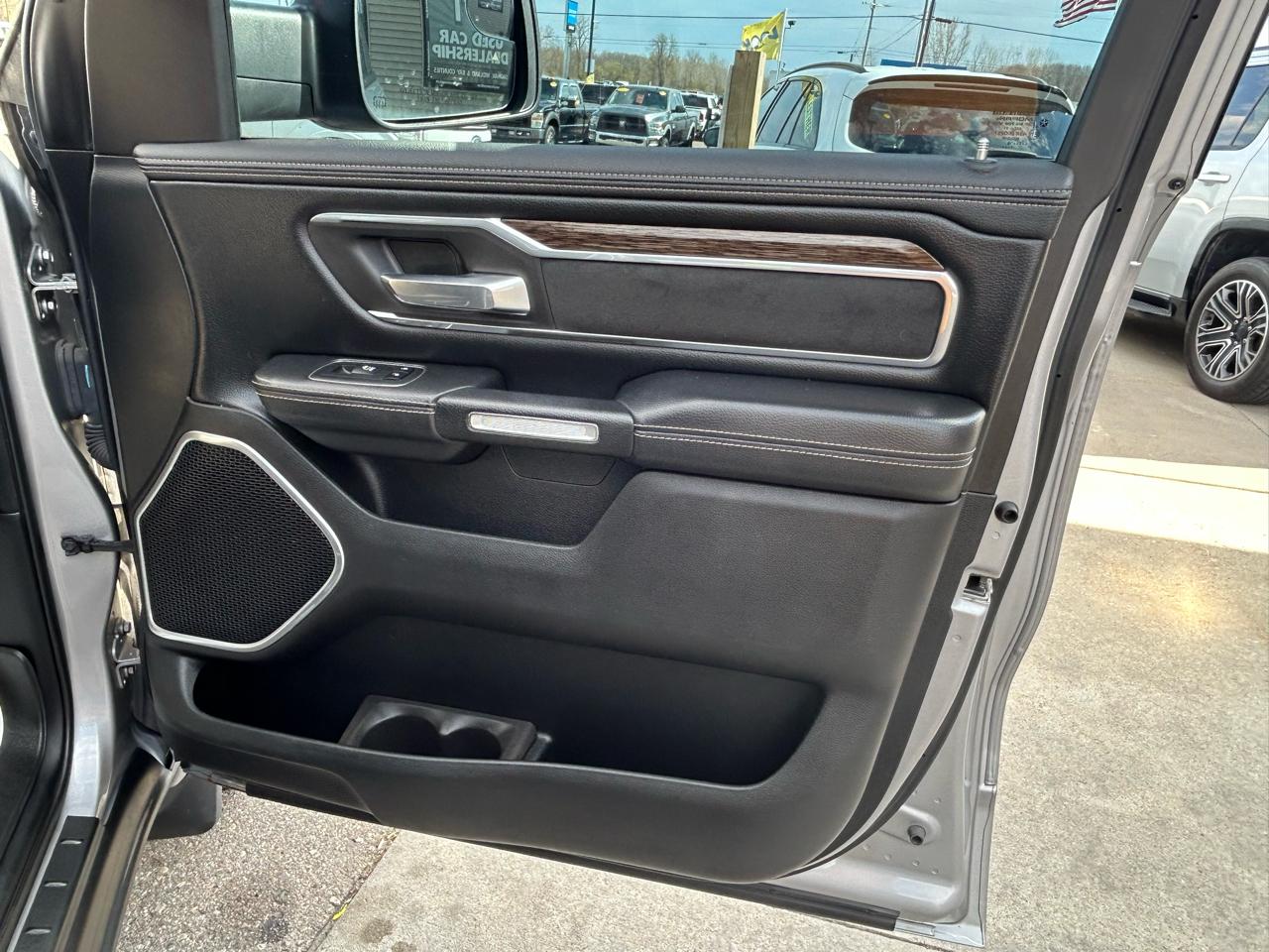 RAM 1500 Laramie Crew Cab SWB 4WD 2019