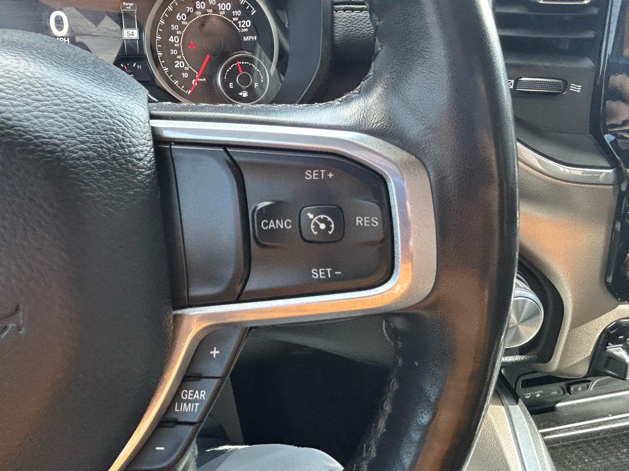 RAM 1500 Laramie Crew Cab SWB 4WD 2019