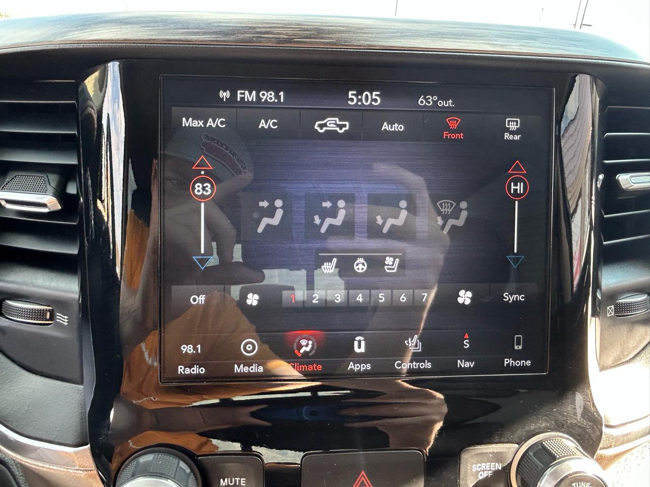 RAM 1500 Laramie Crew Cab SWB 4WD 2019