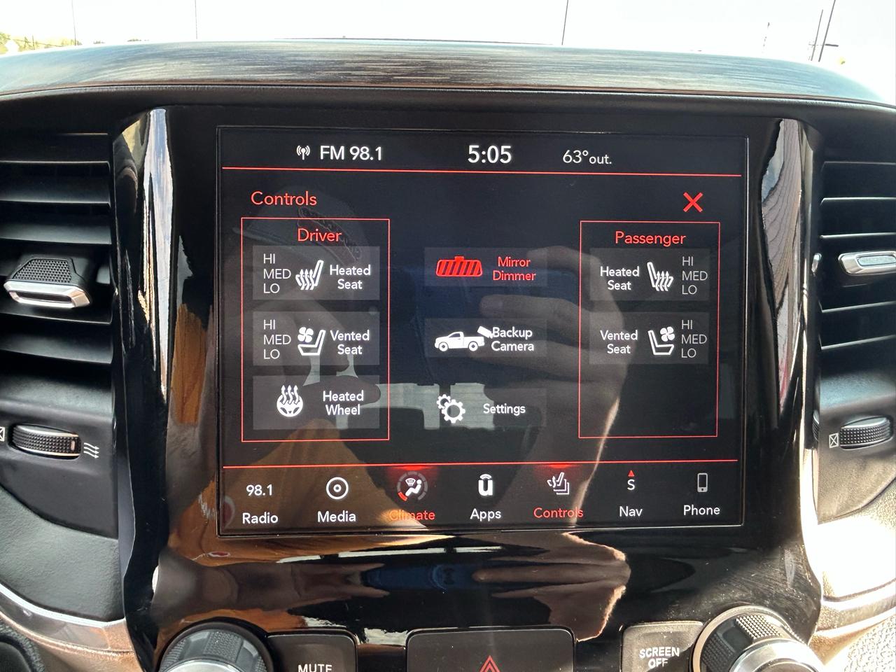 RAM 1500 Laramie Crew Cab SWB 4WD 2019