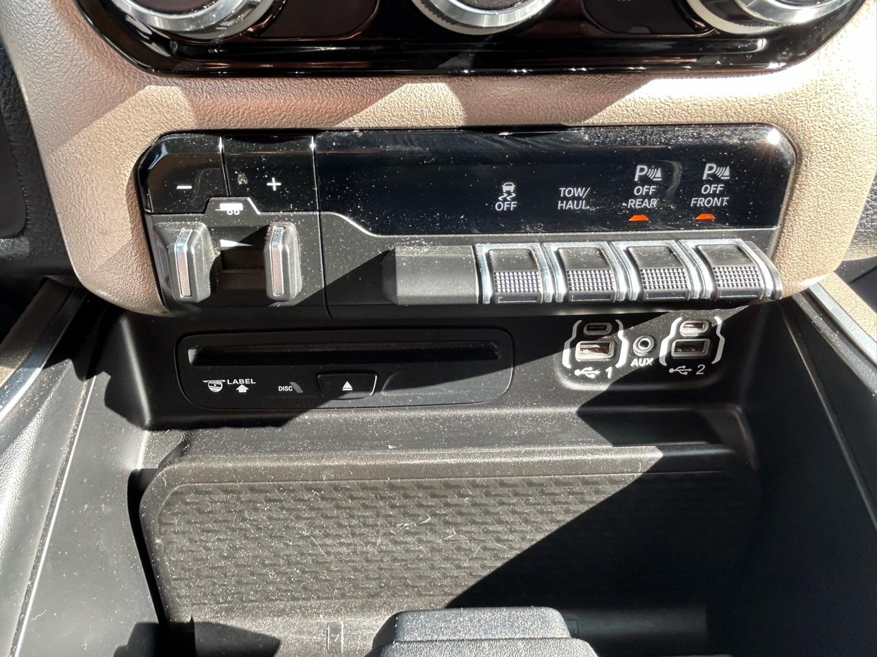 RAM 1500 Laramie Crew Cab SWB 4WD 2019