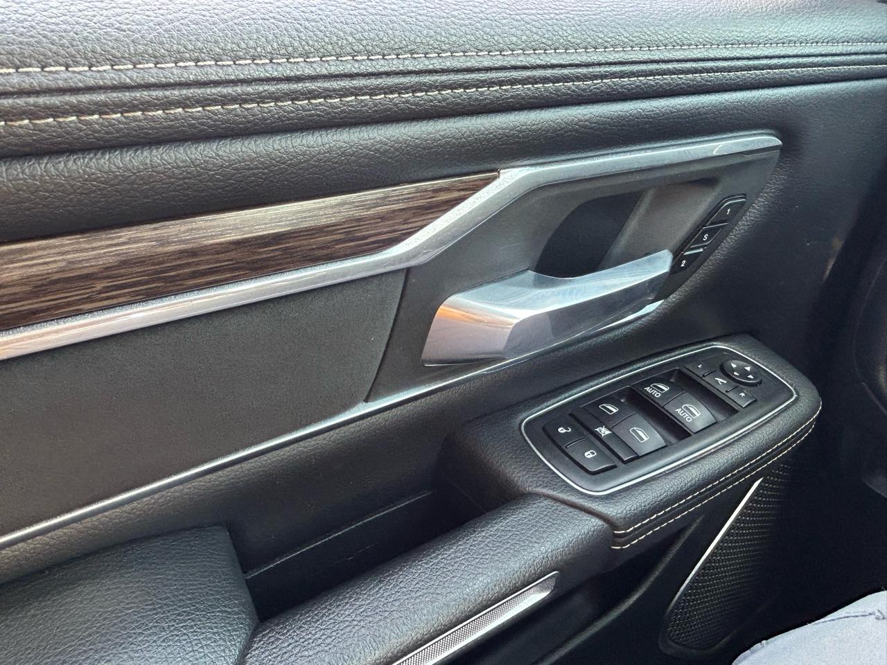 RAM 1500 Laramie Crew Cab SWB 4WD 2019