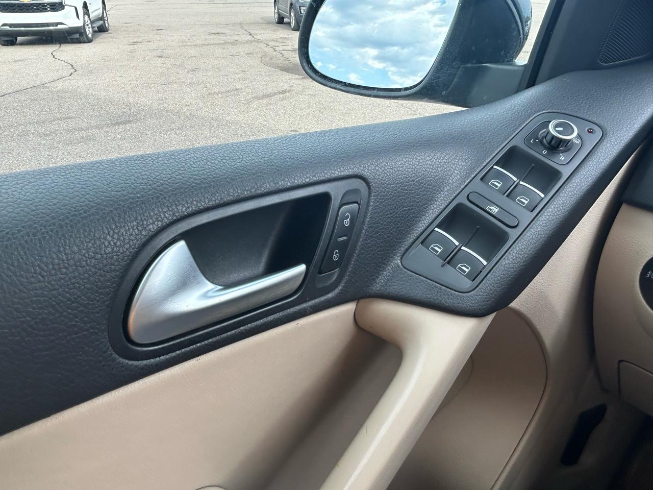 Volkswagen Tiguan S 2013