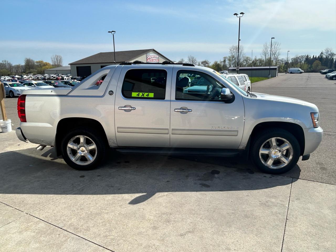 Chevrolet Avalanche LT 4WD 2013