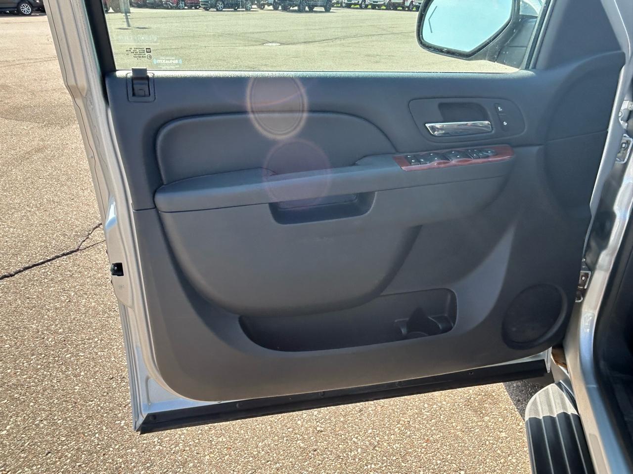 Chevrolet Avalanche LT 4WD 2013