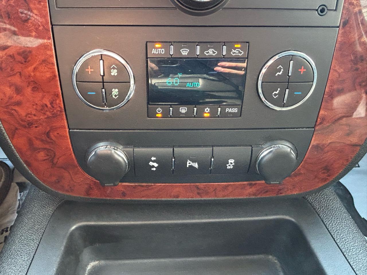 Chevrolet Avalanche LT 4WD 2013