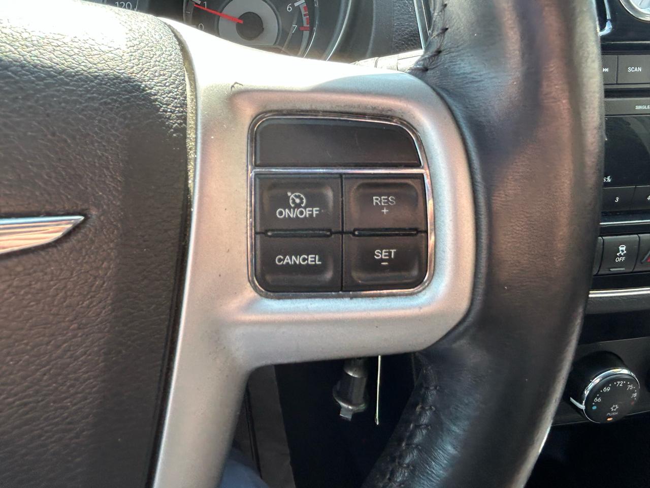 Chrysler 200 Touring 2012