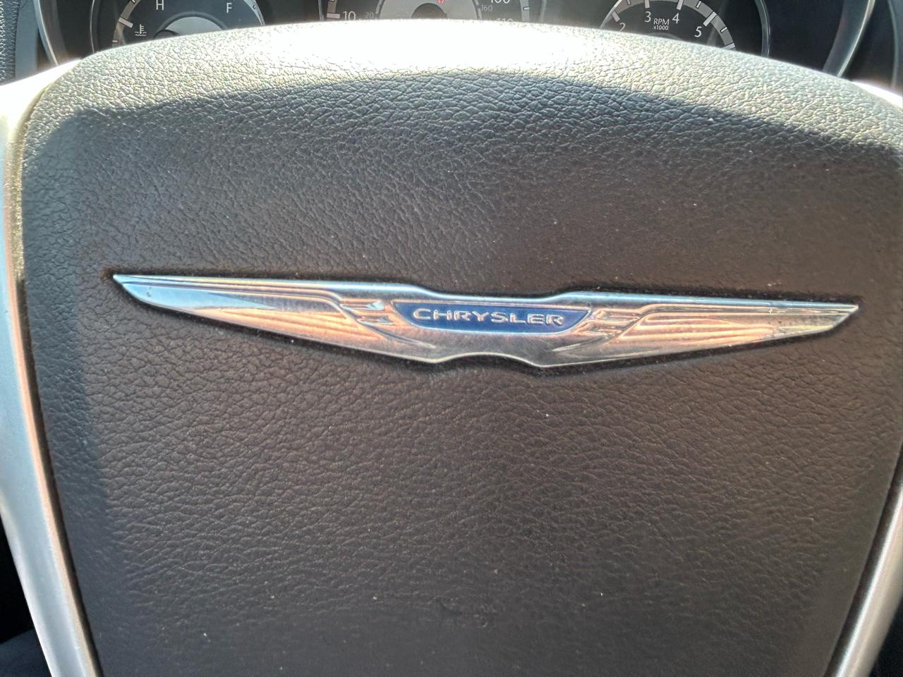 Chrysler 200 Touring 2012