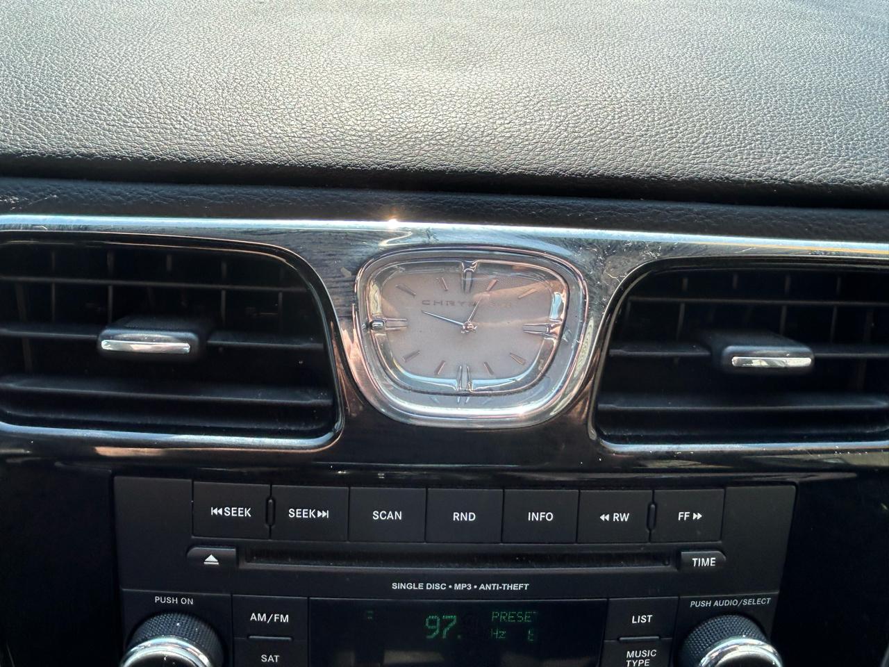 Chrysler 200 Touring 2012