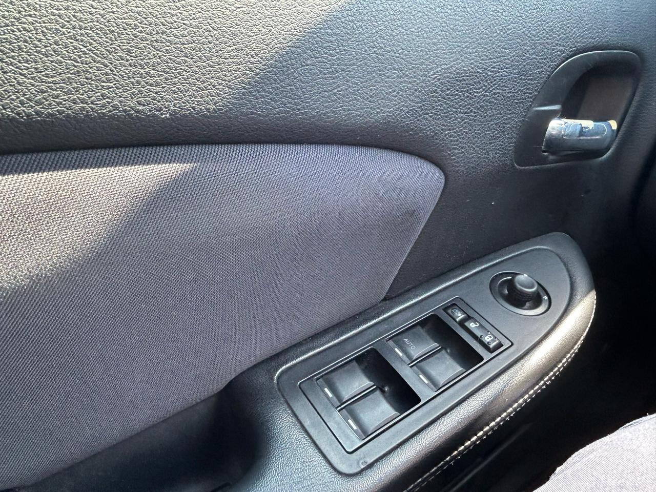 Chrysler 200 Touring 2012