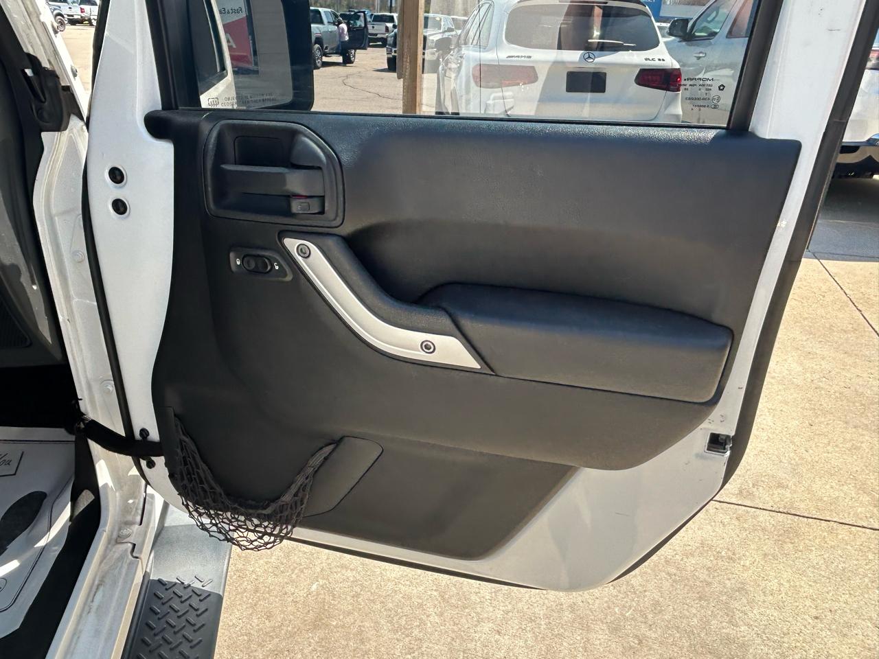 Jeep Wrangler Unlimited Sahara 4WD 2013