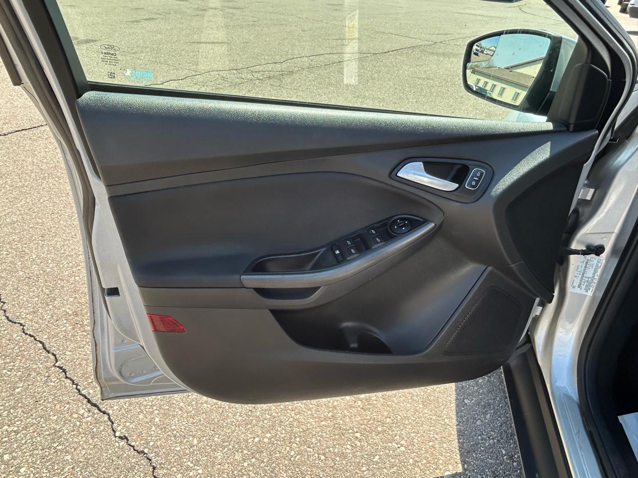 Ford Focus SEL Sedan 2017