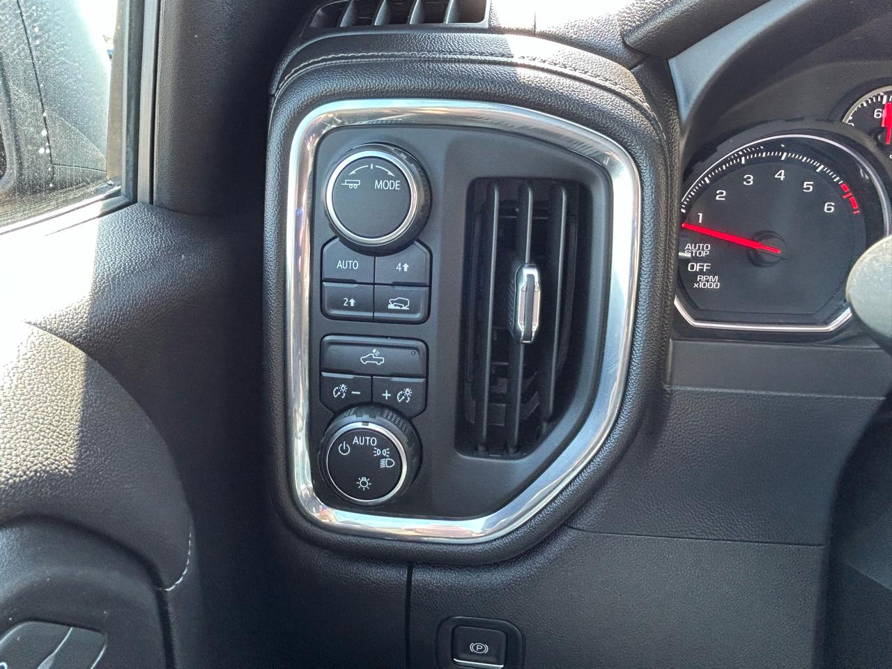 Chevrolet Silverado 1500 LT Crew Cab 4WD 2021