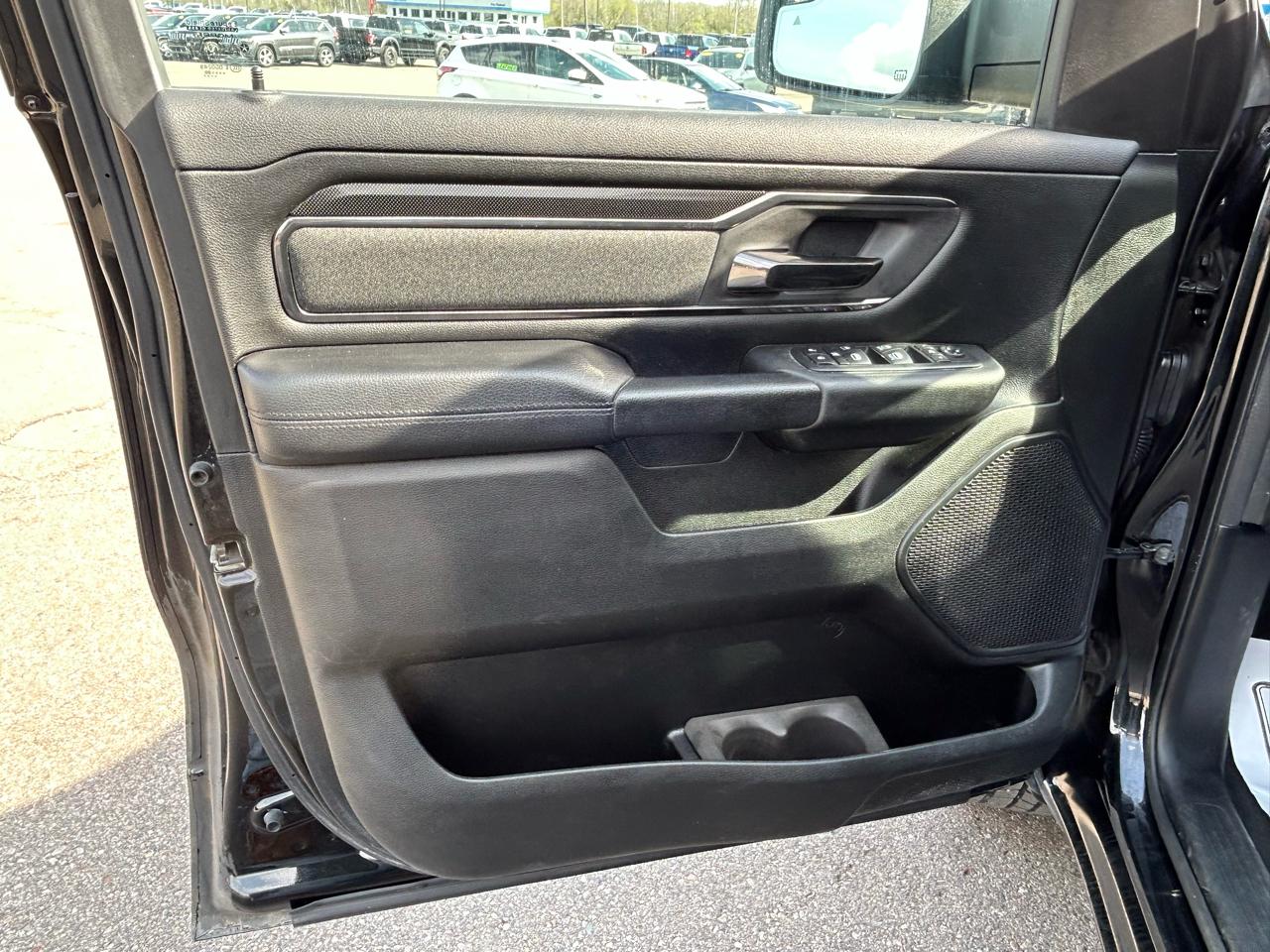 RAM 1500 Big Horn Crew Cab SWB 4WD 2020