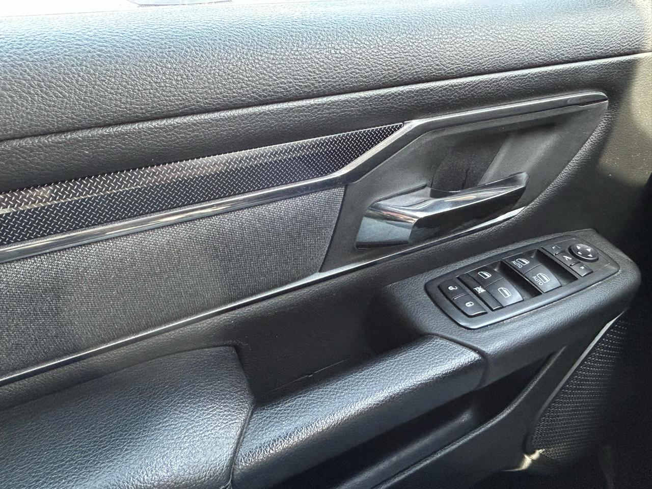 RAM 1500 Big Horn Crew Cab SWB 4WD 2020
