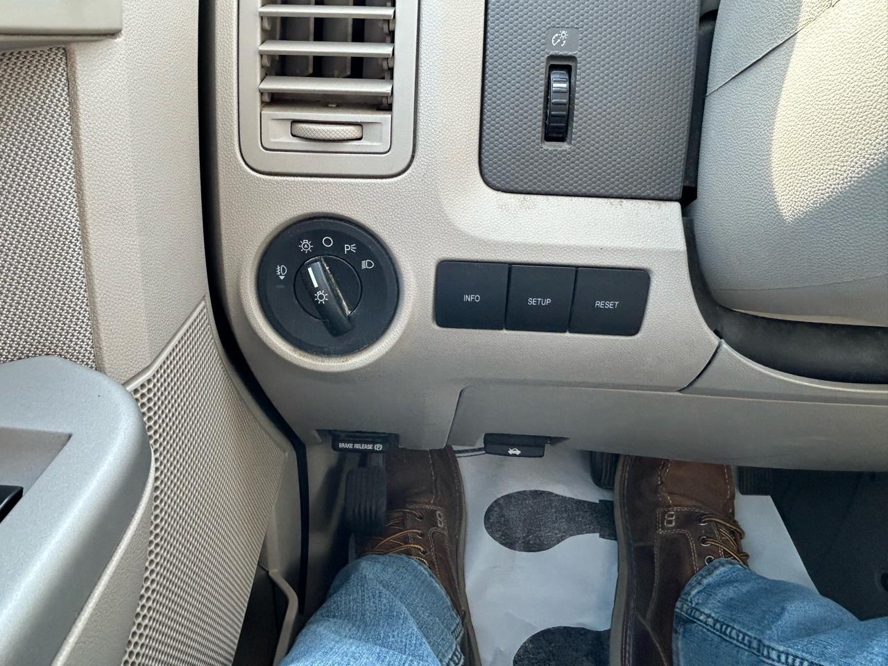 Ford Escape XLT FWD 2011