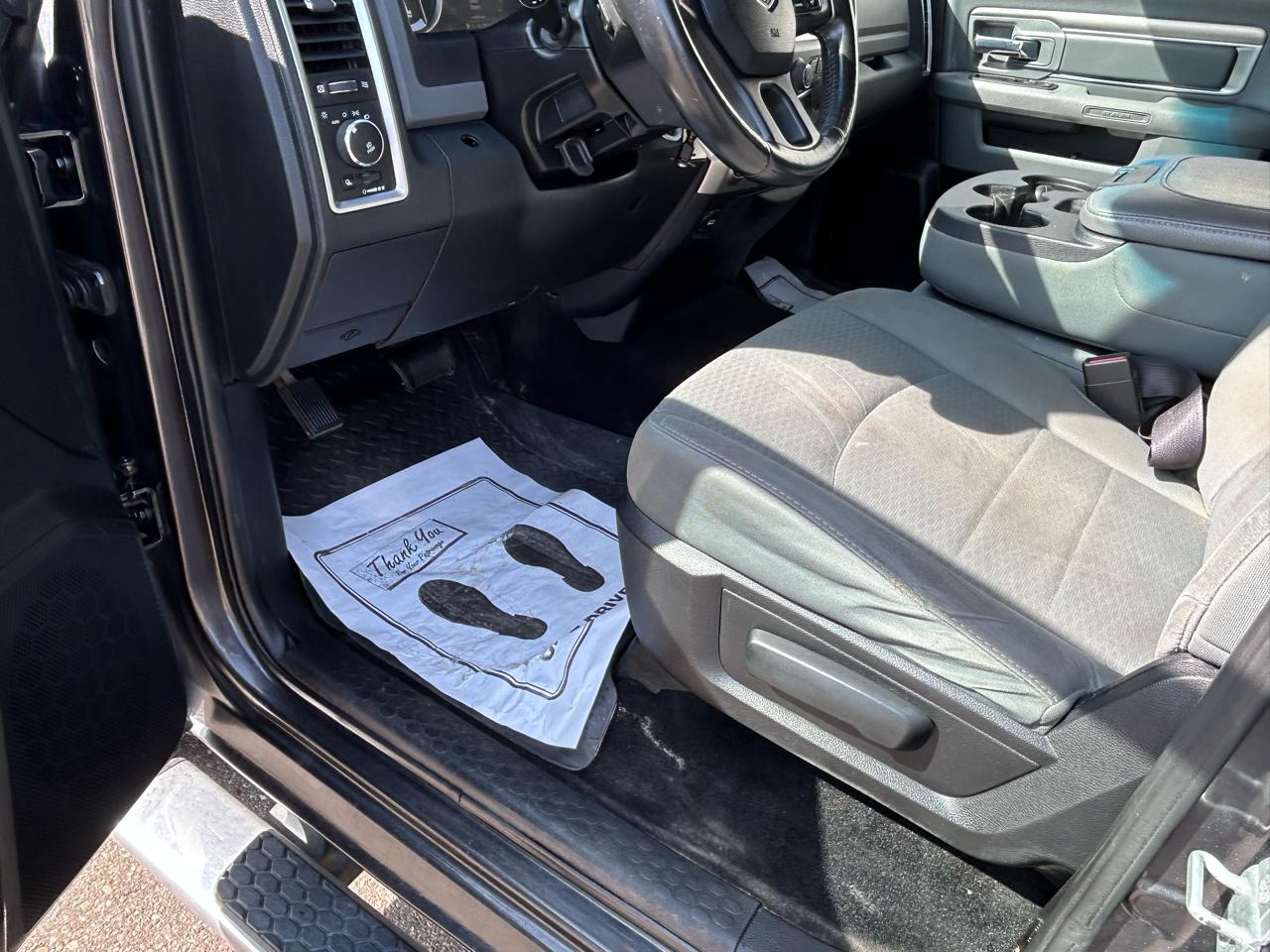 RAM 1500 SLT Crew Cab LWB 4WD 2016