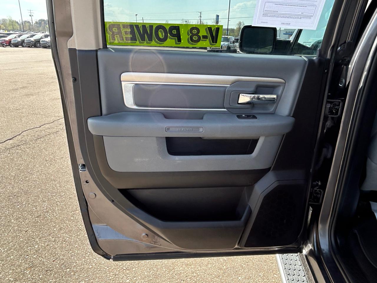 RAM 1500 SLT Crew Cab LWB 4WD 2016