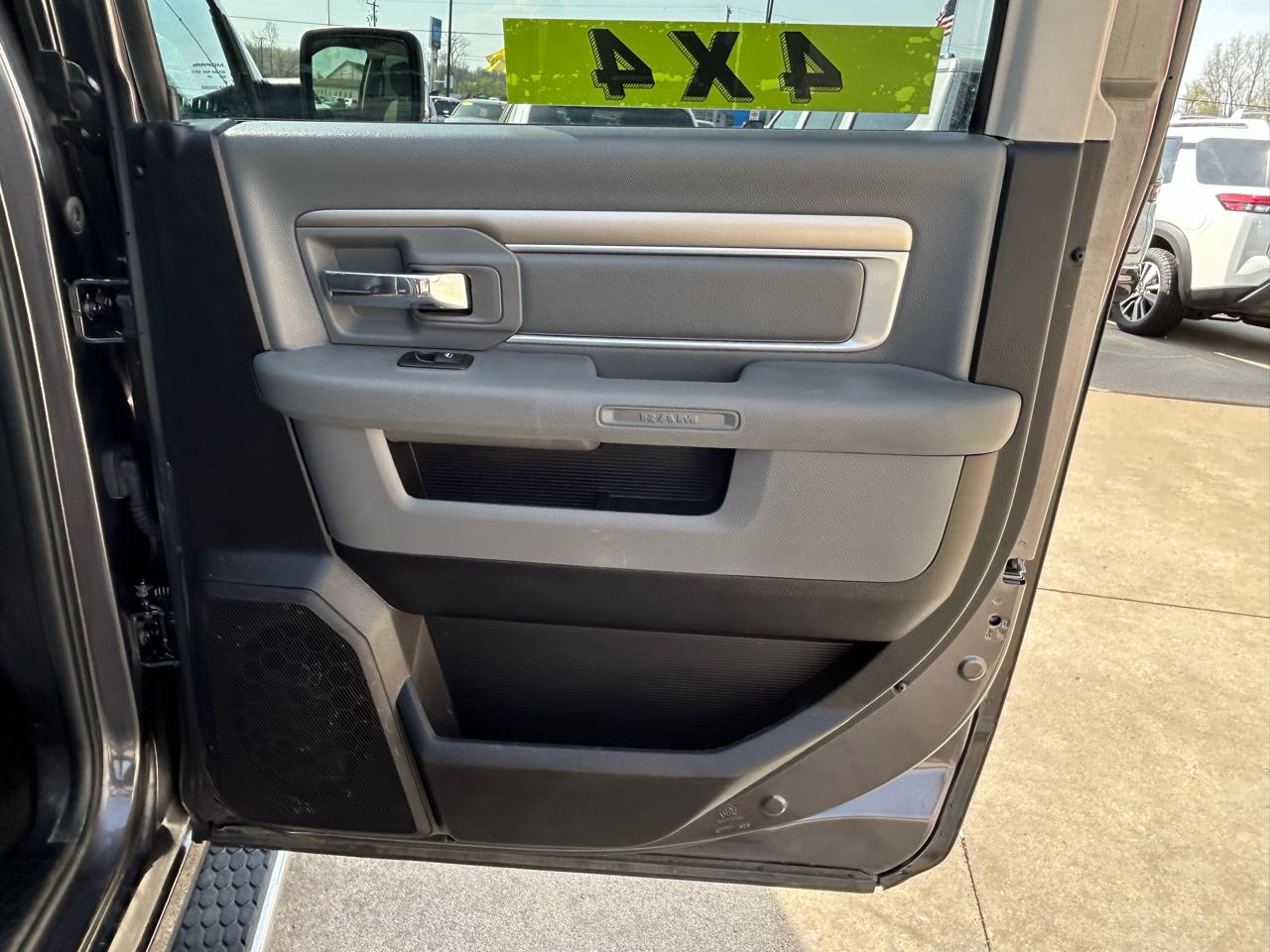 RAM 1500 SLT Crew Cab LWB 4WD 2016